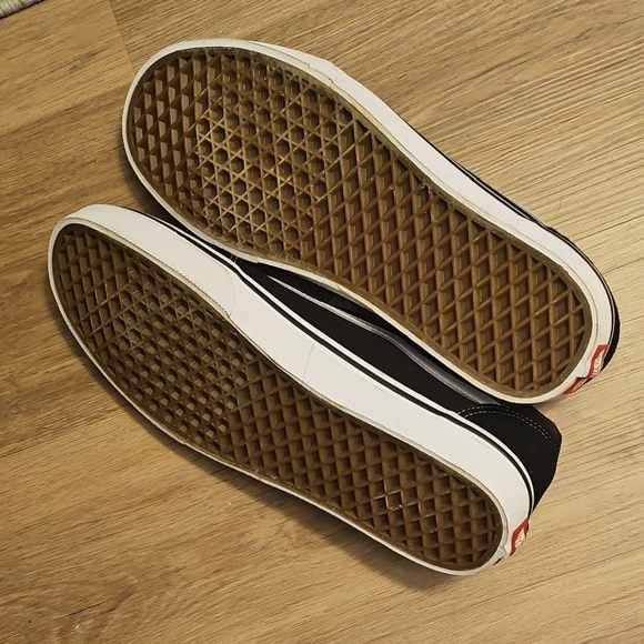 Never Worn)Vans Men's Black and White Sneakers - Picture 2 of 2